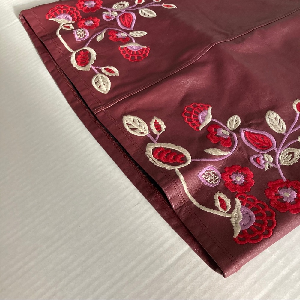 RJC | EMBROIDERED FAUX LEATHER MINI SKIRT | M - Picture 8 of 16